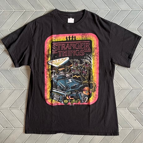 STRANGER THINGS プリントTシャツ