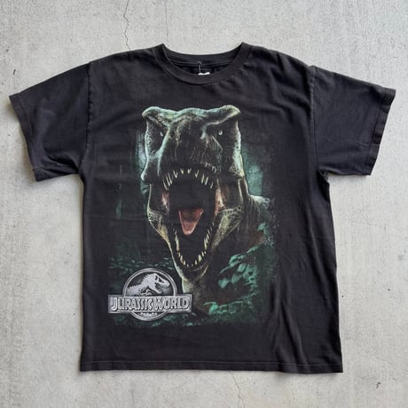 JURASSIC WORLD ティラノサウルスTシャツ