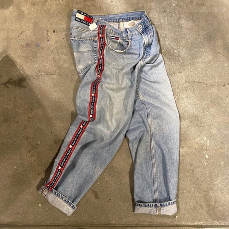 TOMMY HILFIGERサイドテープデニム