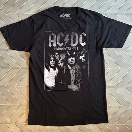 AC/DC プリントTシャツ