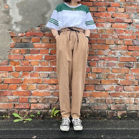タックテーパードパンツ