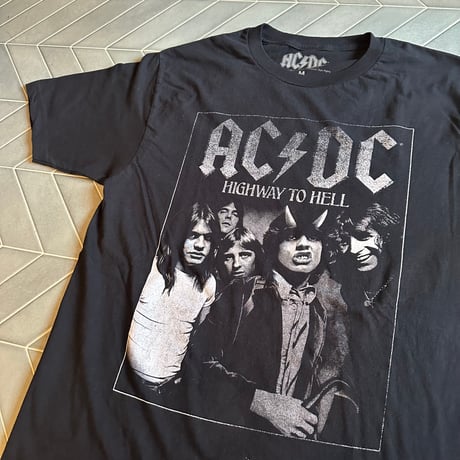 AC/DC プリントTシャツ