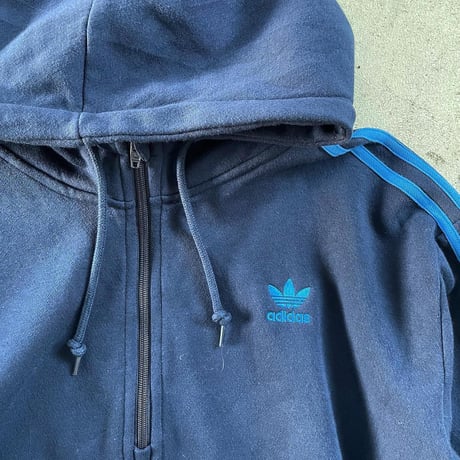 adidas ハーフジップパーカー