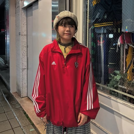 adidas ハーフジップナイロンプルオーバー