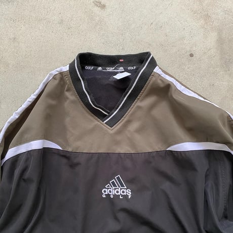 adidasＶネックプルオーバー