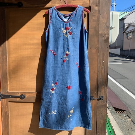 刺繍デザインノースリーブデニムワンピ