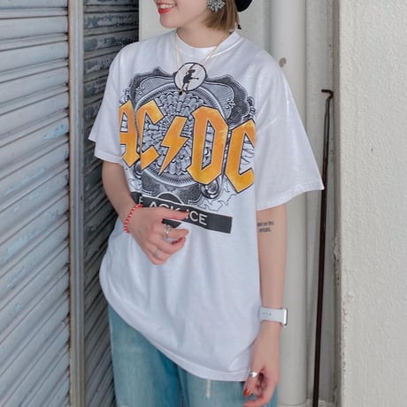 AC/DCプリントTシャツ