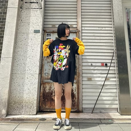 LOONEY TUNES キャラクター集合Tシャツ