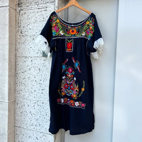 フリル付きメキシカンワンピース