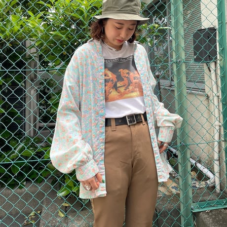 パステル花柄シャツ