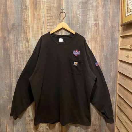 carhartt 胸ポケットワッペンロンT