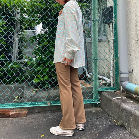 パステル花柄シャツ