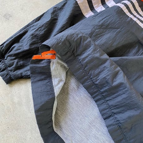 adidasハーフジップナイロンフーディPO