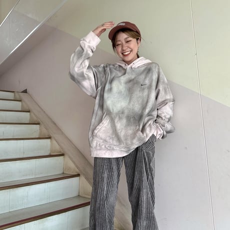 ランダムスプレーNIKEフーディ
