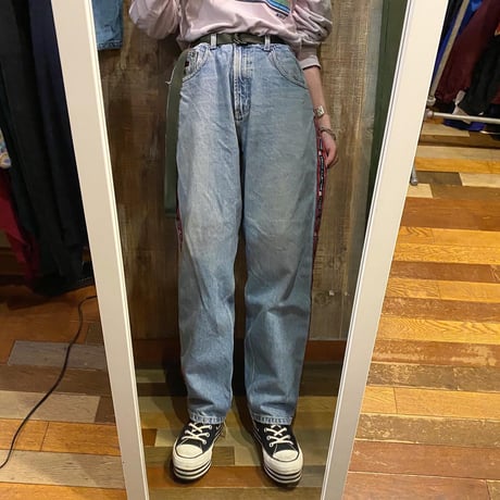 TOMMY HILFIGERサイドテープデニム