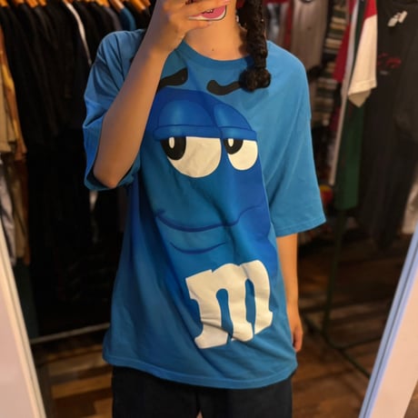 M&M’s ブルーグラフィックTシャツ