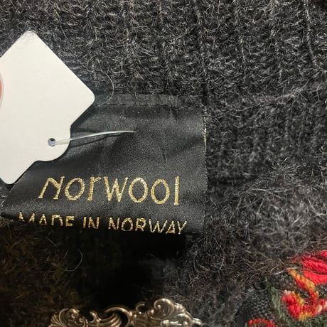 ノルウェー製チロリアンニット