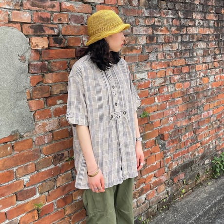 チェックチロリアンシャツ