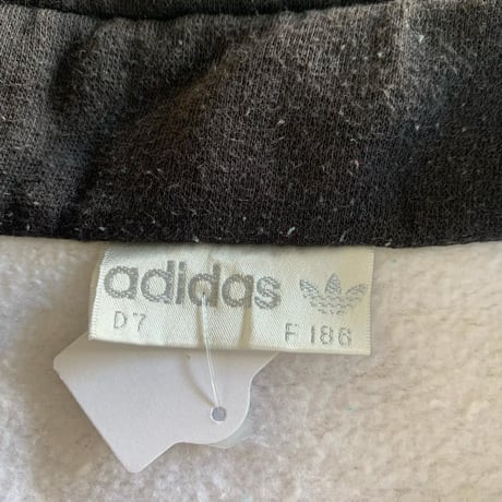 adidasハーフジップデザインプルオーバー