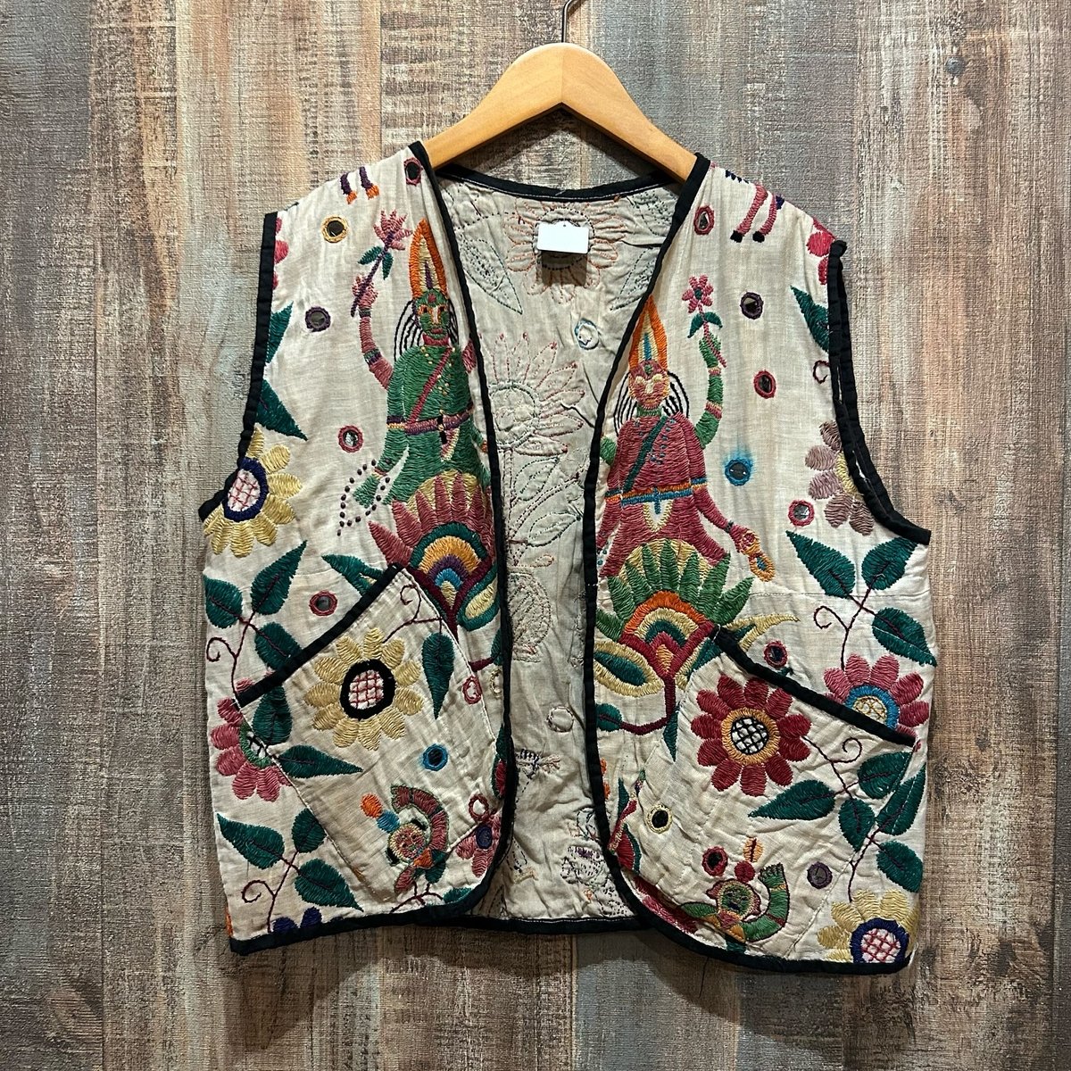 【RIER】land of tomorrow別注 花柄刺繍ベスト RIER】land of tomorrow別注 花柄刺繍ベスト