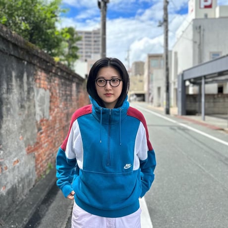 NIKEハイネックハーフジップパーカー