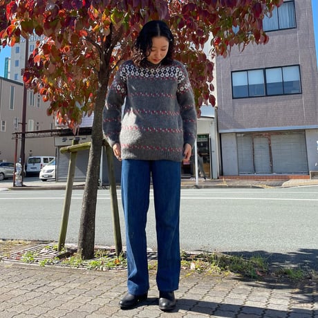 スラッシュドネック総柄ニット