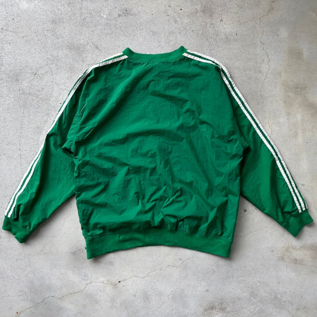 古着 90s adidas ナイロンプルオーバー 緑 グリーン 刺繍ロゴ アディダス ナイロンプルオーバージャケット 刺繍ロゴ グリーン