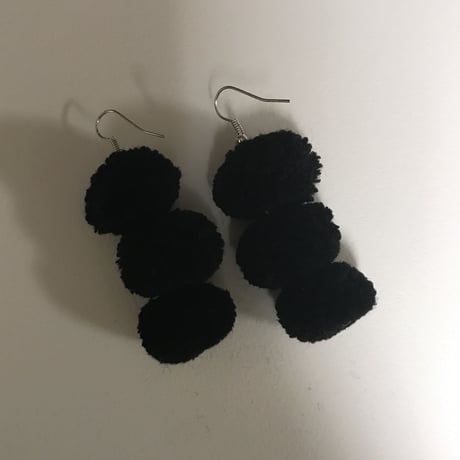 Pompom earrings