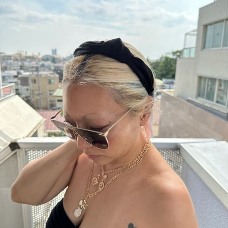 Asymmetric knot headband