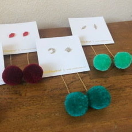 Wild flower pompom earring