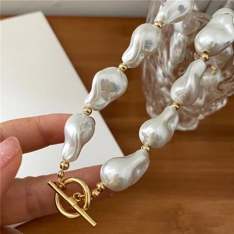 Fake baroque pearl necklace
