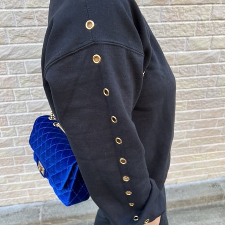 Side eyelet top
