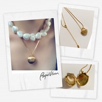 Shell pendant necklace