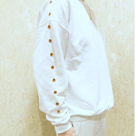 Side eyelet top