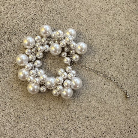 Lots of pearls bracelet