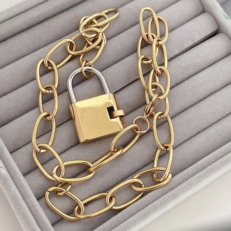 Chunky gold lock necklace