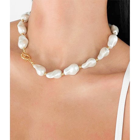 Fake baroque pearl necklace