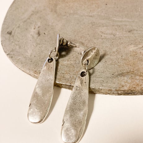Otro accesorio / Thin plated earrings