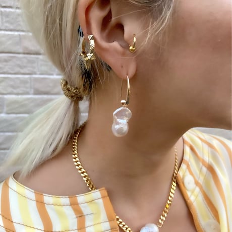 Baroque pearl hook earrings