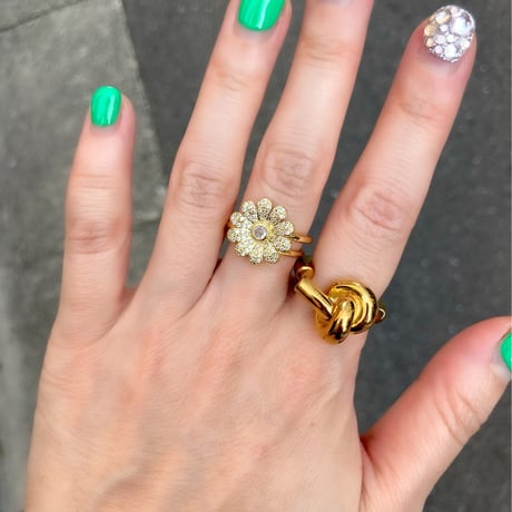 Gold flower ring