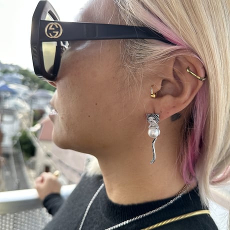 Cat pearl earrings