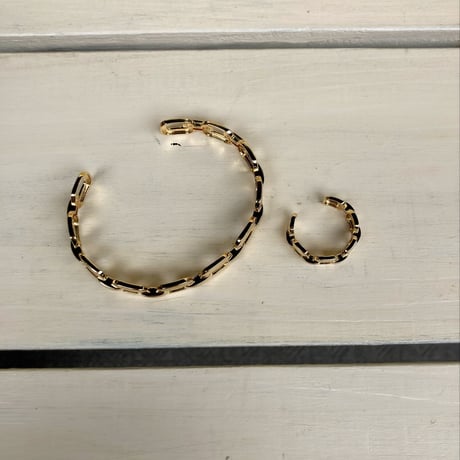 Gold design bracelet and ring set