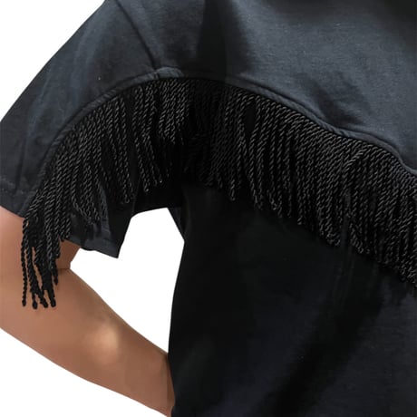 Slope fringed tee