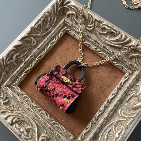 Mini bag necklace by kyo505 x burself