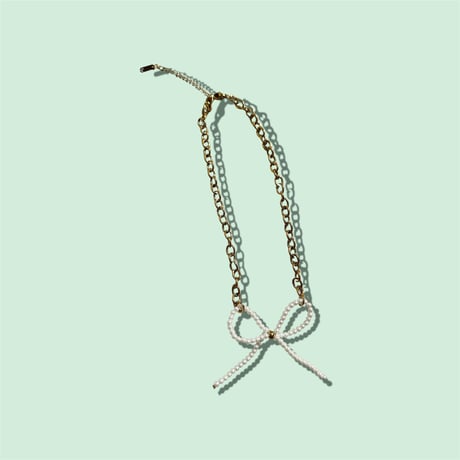 Pearl bow necklace