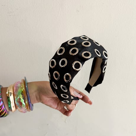 Headband w eyelet