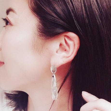 Otro accesorio / Thin plated earrings