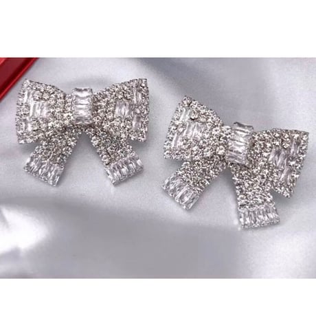 Big ribbon jewel earrings