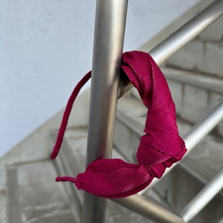 Asymmetric knot headband