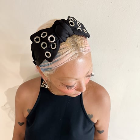 Headband w eyelet